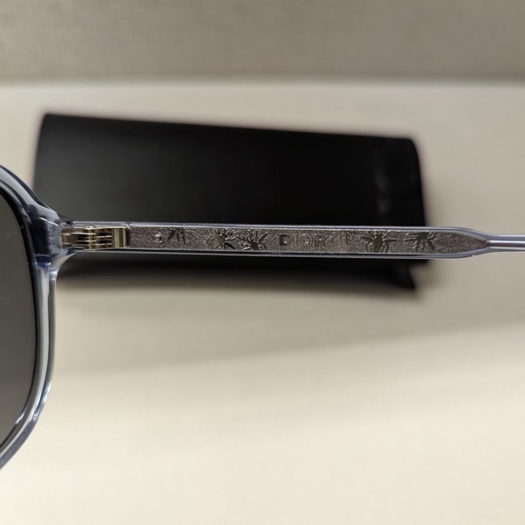 Authentic Dior Aviator sunglasses with case. - Picture 5 of 11